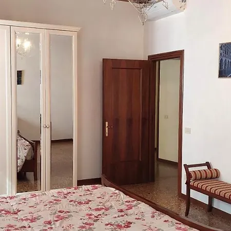 Deluxe In San Marco Apartment